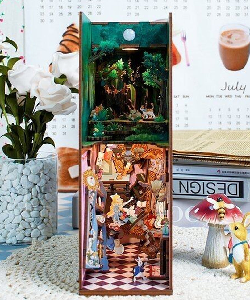 Book Nook - Alice in Wonderland
