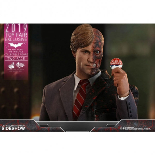 Hot Toys – Two-Face / Harvey Dent 1/6 Scale Figure (The Dark Knight)