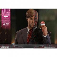 Hot Toys – Two-Face / Harvey Dent 1/6 Scale Figure (The Dark Knight)
