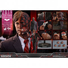 Hot Toys – Two-Face / Harvey Dent 1/6 Scale Figure (The Dark Knight)