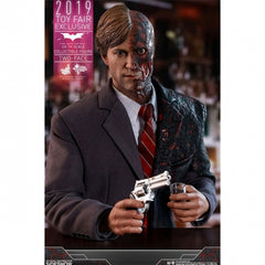 Hot Toys – Two-Face / Harvey Dent 1/6 Scale Figure (The Dark Knight)