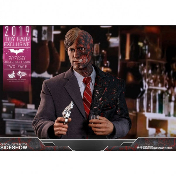 Hot Toys – Two-Face / Harvey Dent 1/6 Scale Figure (The Dark Knight)
