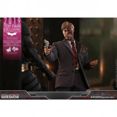 Hot Toys – Two-Face / Harvey Dent 1/6 Scale Figure (The Dark Knight)