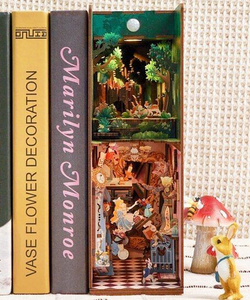 Book Nook - Alice in Wonderland