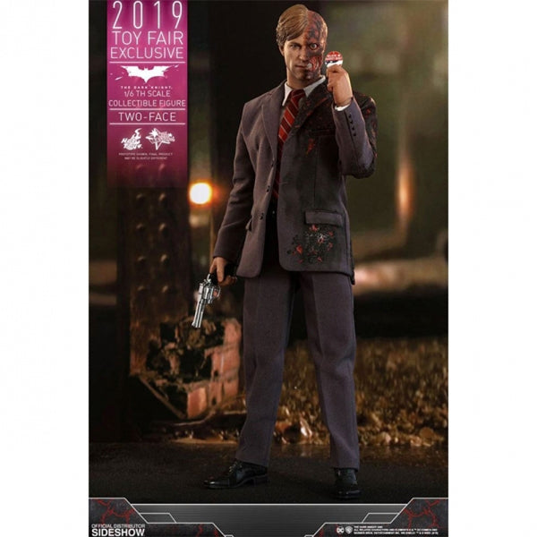 Hot Toys – Two-Face / Harvey Dent 1/6 Scale Figure (The Dark Knight)