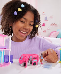 Mini Barbieland - Set Bambola e Veicolo con Bambola da 3,8 Cm, Camper dei Sogni con Piscina Cambia Colore
