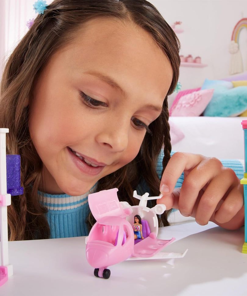 Mini BarbieLand - Set mini Aereo dei Sogni e Bambola da 3,8 cm, Veicolo con Sorpresa Cambia Colore