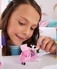 Mini BarbieLand - Set mini Aereo dei Sogni e Bambola da 3,8 cm, Veicolo con Sorpresa Cambia Colore