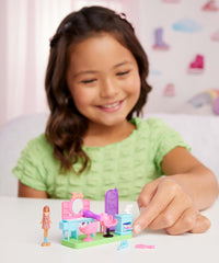 Mini BarbieLand – Set Parrucchiera con Bambola da 3,8 cm, Hair Saloon con Specchio, Area Shampoo e Reception