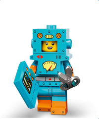 Ragazza in costume da Robot di Cartone